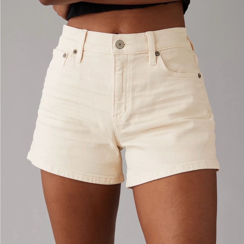 AE Stretch Super High-Waisted Relaxed Short Cream Colored Women’s Size 16